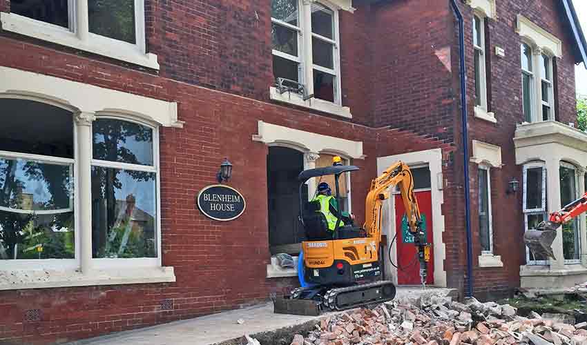 Hanwha Techwin Helps BBC DIY SOS Transform Ransacked Landmark Building In Blackpool Into Young Carers Center