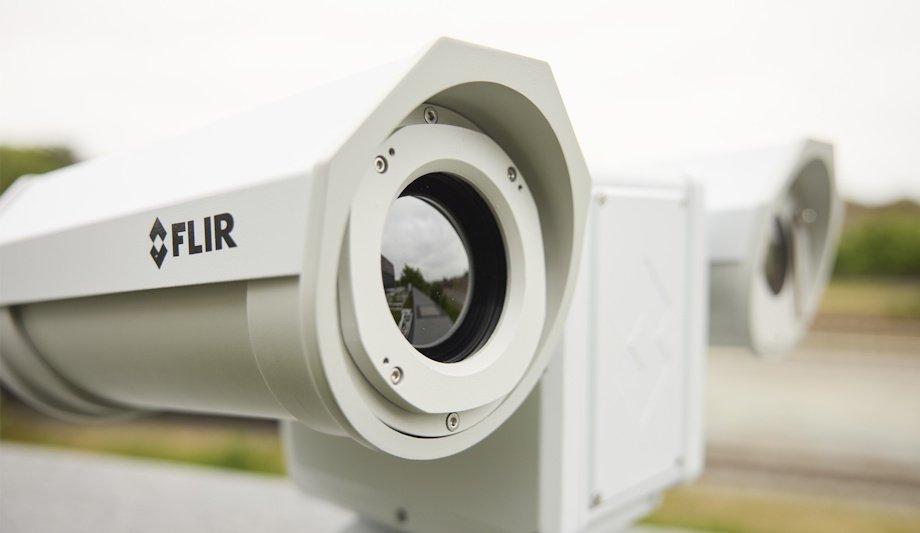 FLIR PT-Series AI SR: 4K Thermal Security Camera