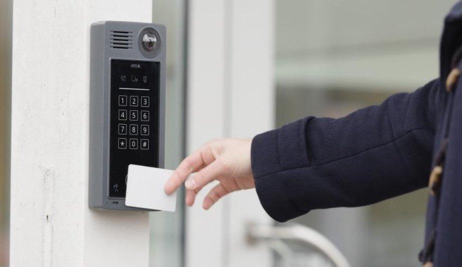 Axis Communications Introduces The New AXIS A8207-VE Network Video Door Station