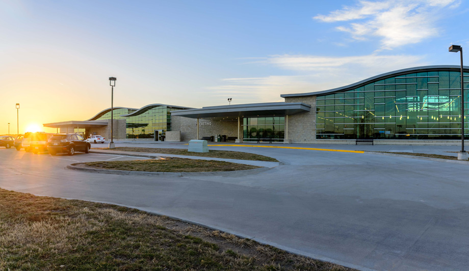 Boon Edam Revolving Doors Chosen For Manhattan Regional Airport’s “design For The Future” Strategy