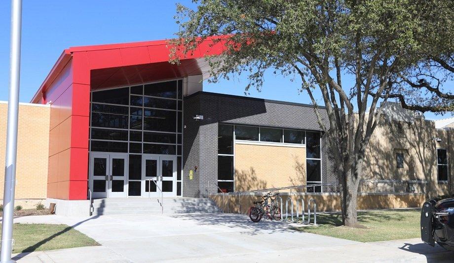 Carrollton Farmers Branch Independent School System Ramps Up School Security With Genetec Security Center