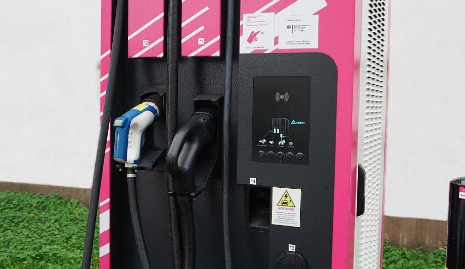 CLIQ® Access Control Simplifies The Management Of Technicians For A Network Of Electric Vehicles Charging Stations