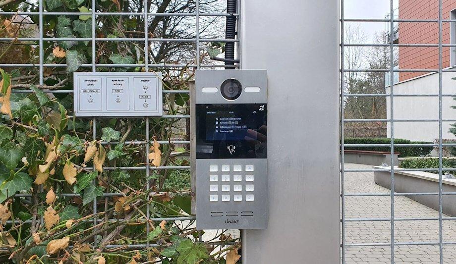 Future-Proof DNAKE 2-Wire IP Intercom Solutions For Housing Estate At Chodkiewicza 10