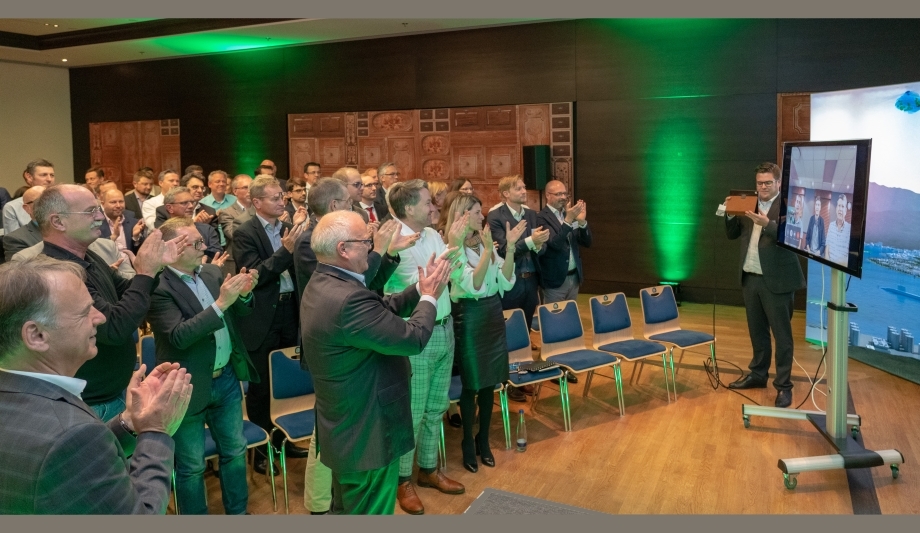 HENSOLDT Presents Award To South African GEW Technologies Team